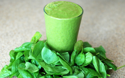 Dieta fitness: Consume más espinacas con los jugos verdes